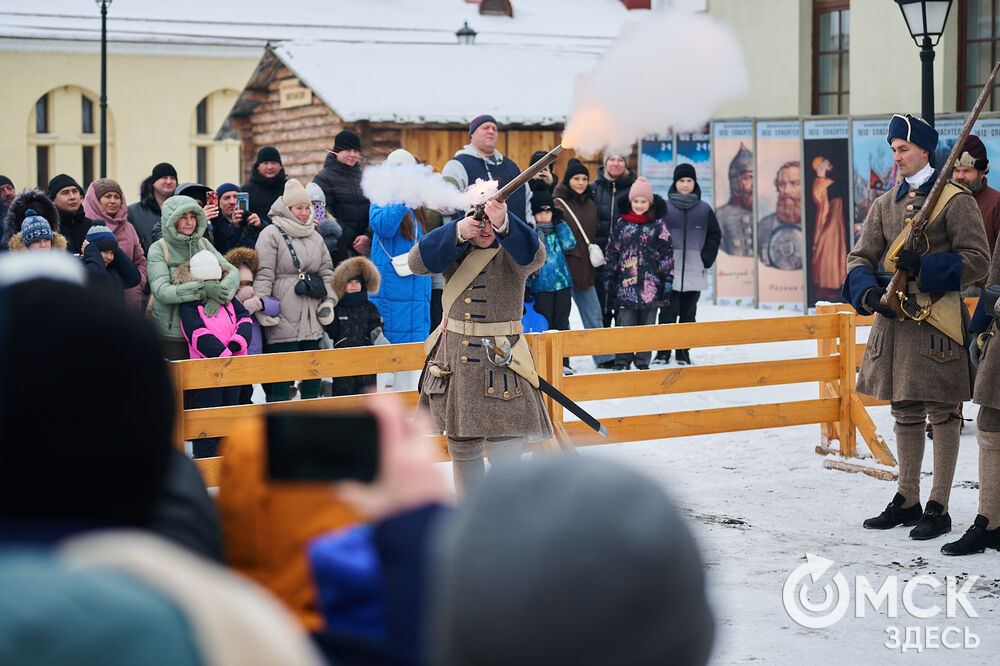 Исторический фестиваль рассказал о пушках, каше и военной моде трёхсотлетней давности. Фото: Илья Петров