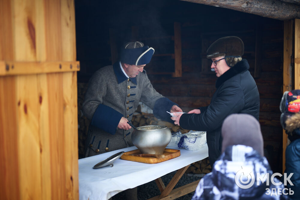 Исторический фестиваль рассказал о пушках, каше и военной моде трёхсотлетней давности. Фото: Илья Петров