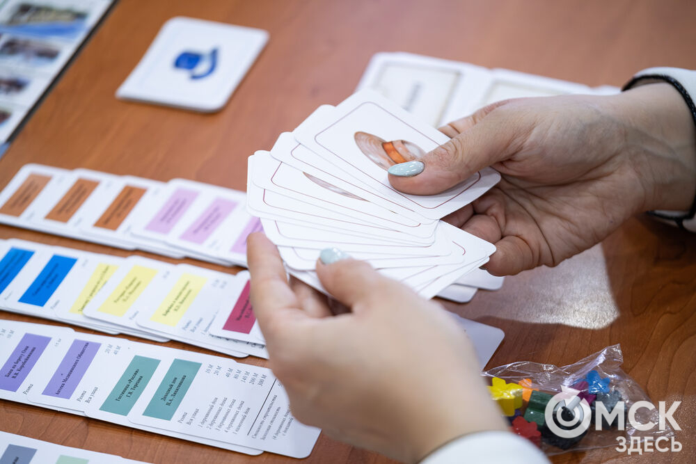 Корреспонденты сайта протестировали настольную игру "Омск 1911: город будущего!" (12+). Фото: Елизавета Медведева