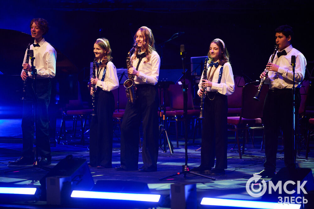 В Омском государственном музыкальном театре состоялся юбилейный концерт Детской школы искусств №6 им. Е.Ф. Светланова. Фото: Илья Петров
