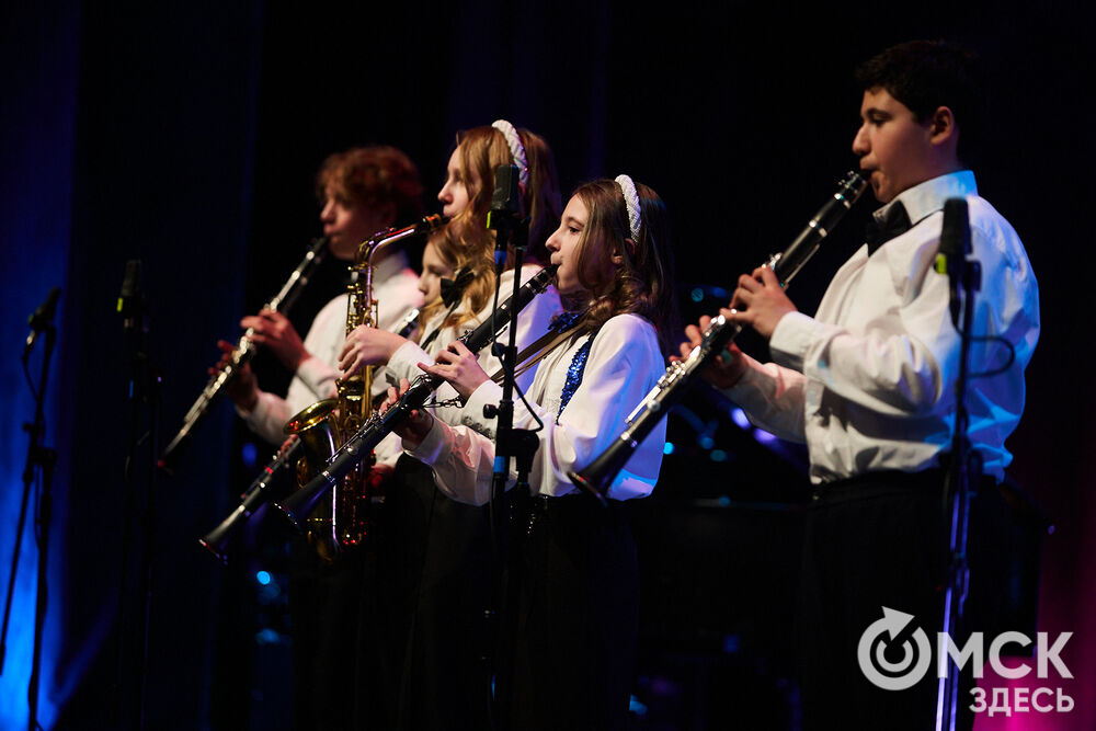 В Омском государственном музыкальном театре состоялся юбилейный концерт Детской школы искусств №6 им. Е.Ф. Светланова. Фото: Илья Петров