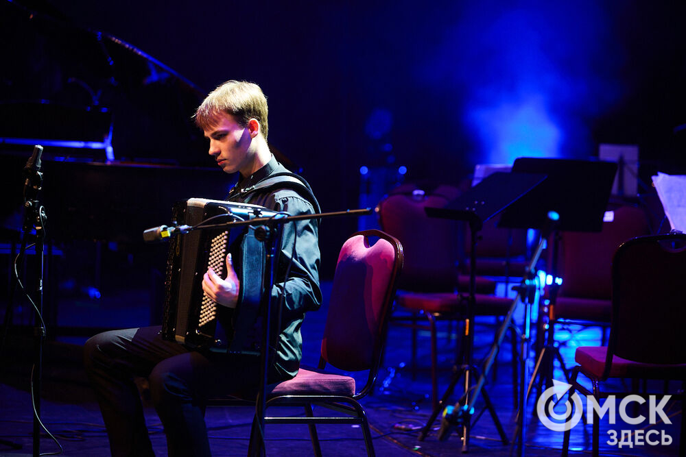 В Омском государственном музыкальном театре состоялся юбилейный концерт Детской школы искусств №6 им. Е.Ф. Светланова. Фото: Илья Петров