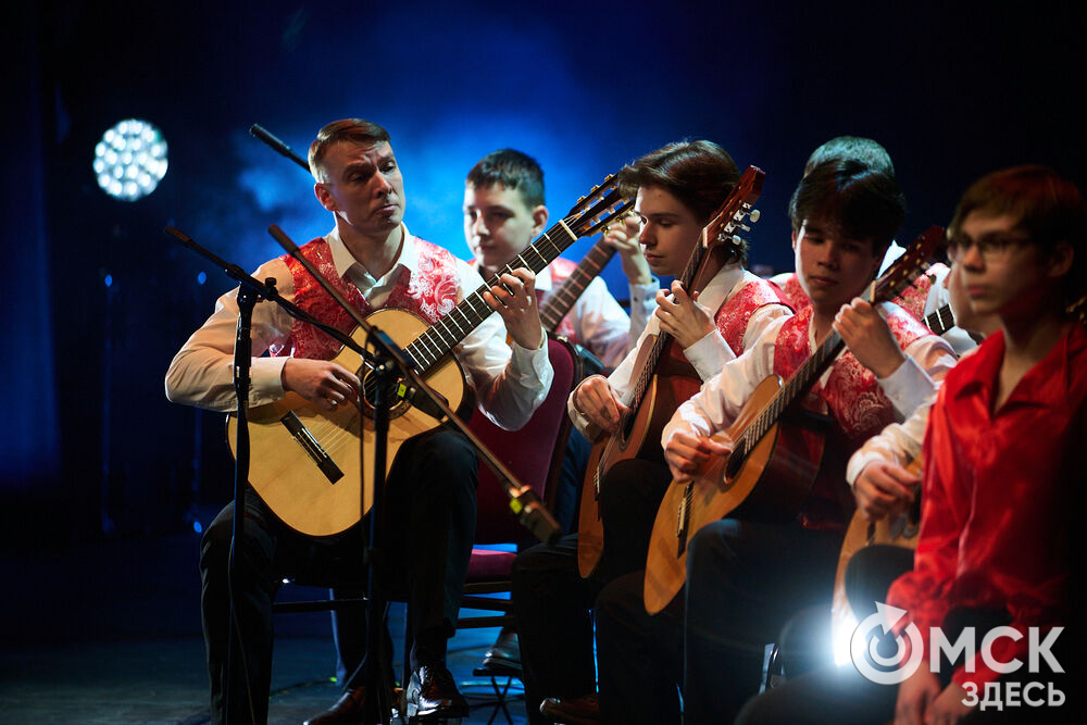 В Омском государственном музыкальном театре состоялся юбилейный концерт Детской школы искусств №6 им. Е.Ф. Светланова. Фото: Илья Петров