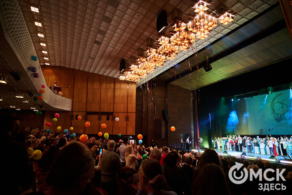 В Омском государственном музыкальном театре состоялся юбилейный концерт Детской школы искусств №6 им. Е.Ф. Светланова. Фото: Илья Петров