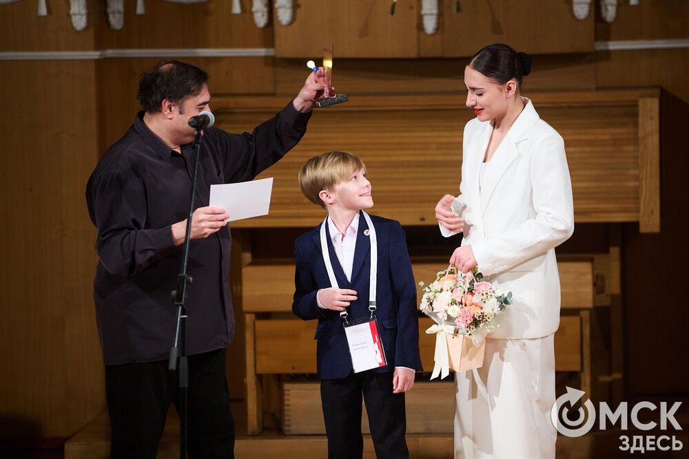 В Органном зале прошло награждение лауреатов III Межрегионального открытого конкурса исполнителей на струнно-смычковых инструментах имени В. Я. Шпета в 1-й и 2-й возрастных группах. Фото: Илья Петров