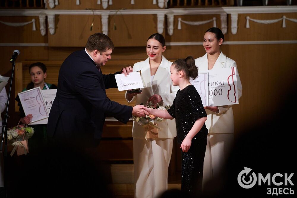 В Органном зале прошло награждение лауреатов III Межрегионального открытого конкурса исполнителей на струнно-смычковых инструментах имени В. Я. Шпета в 1-й и 2-й возрастных группах. Фото: Илья Петров