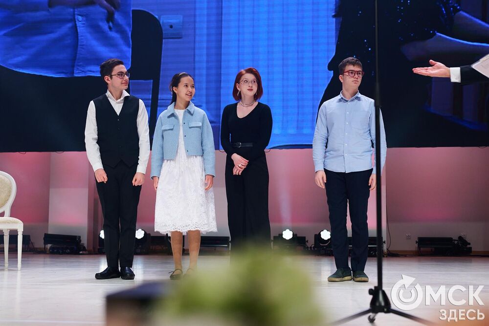 В Омске завершился III Межрегиональный открытый конкурс струнно-смычковых исполнителей им. В. Я. Шпета. Музыканты получили главные награды , а на сцене Концертного зала лауреаты исполнили свои конкурсные произведения в сопровождении симфонического оркестра и маэстро Михаила Голикова. Фото: Илья Петров