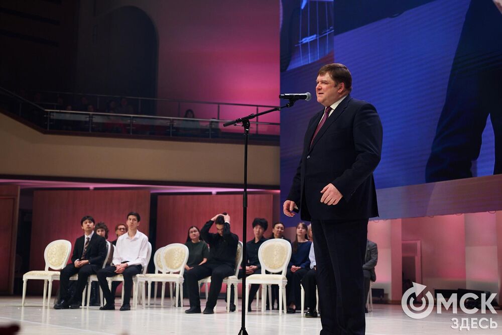 В Омске завершился III Межрегиональный открытый конкурс струнно-смычковых исполнителей им. В. Я. Шпета. Музыканты получили главные награды , а на сцене Концертного зала лауреаты исполнили свои конкурсные произведения в сопровождении симфонического оркестра и маэстро Михаила Голикова. Фото: Илья Петров
