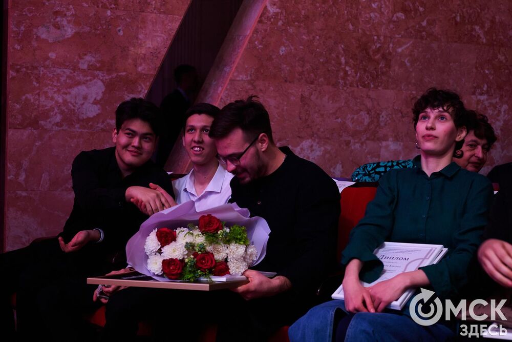 В Омске завершился III Межрегиональный открытый конкурс струнно-смычковых исполнителей им. В. Я. Шпета. Музыканты получили главные награды , а на сцене Концертного зала лауреаты исполнили свои конкурсные произведения в сопровождении симфонического оркестра и маэстро Михаила Голикова. Фото: Илья Петров