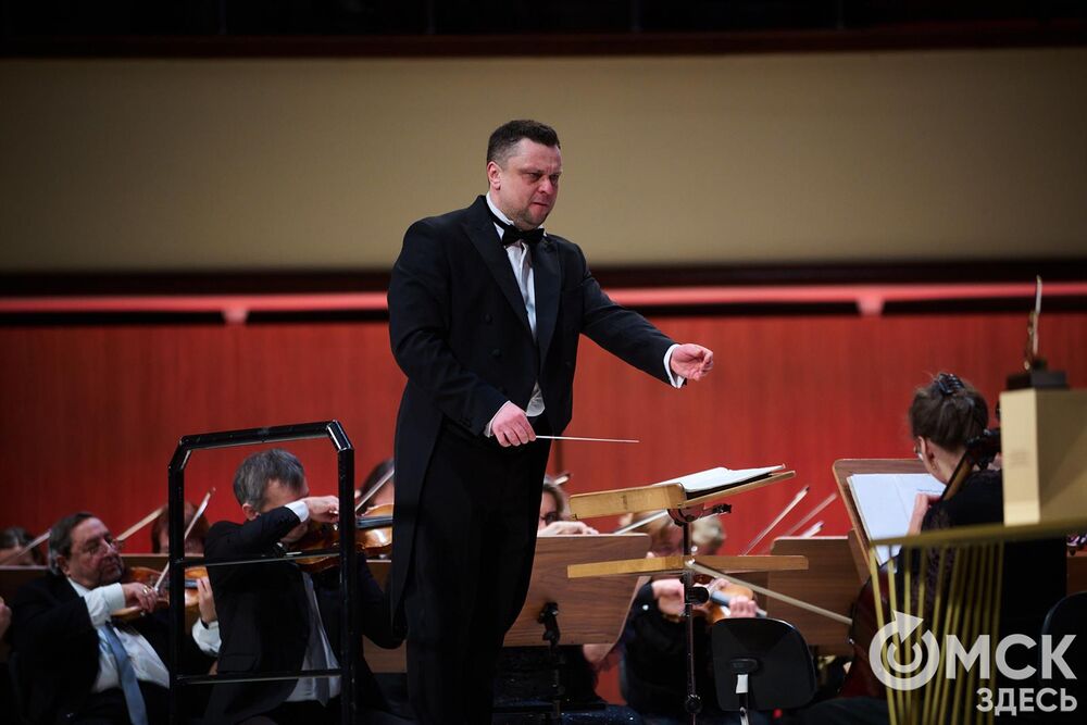 В Омске завершился III Межрегиональный открытый конкурс струнно-смычковых исполнителей им. В. Я. Шпета. Музыканты получили главные награды , а на сцене Концертного зала лауреаты исполнили свои конкурсные произведения в сопровождении симфонического оркестра и маэстро Михаила Голикова. Фото: Илья Петров