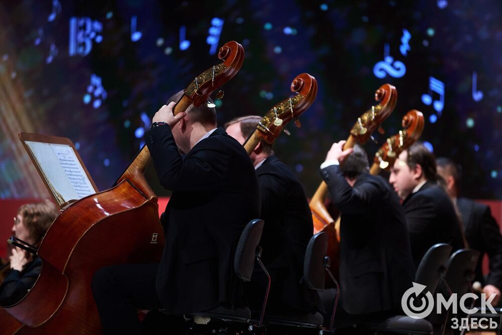 В Омске завершился III Межрегиональный открытый конкурс струнно-смычковых исполнителей им. В. Я. Шпета. Музыканты получили главные награды , а на сцене Концертного зала лауреаты исполнили свои конкурсные произведения в сопровождении симфонического оркестра и маэстро Михаила Голикова. Фото: Илья Петров