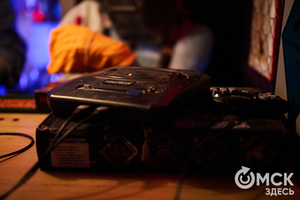 Этот сорт времяпрепровождения не про эскапизм и залипание в экран, а, наоборот, про общение, пусть и с геймпадом в руках. Фото: Илья Петров