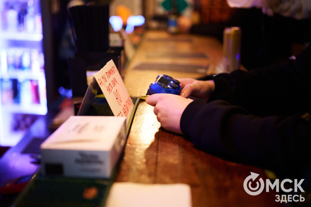 Этот сорт времяпрепровождения не про эскапизм и залипание в экран, а, наоборот, про общение, пусть и с геймпадом в руках. Фото: Илья Петров