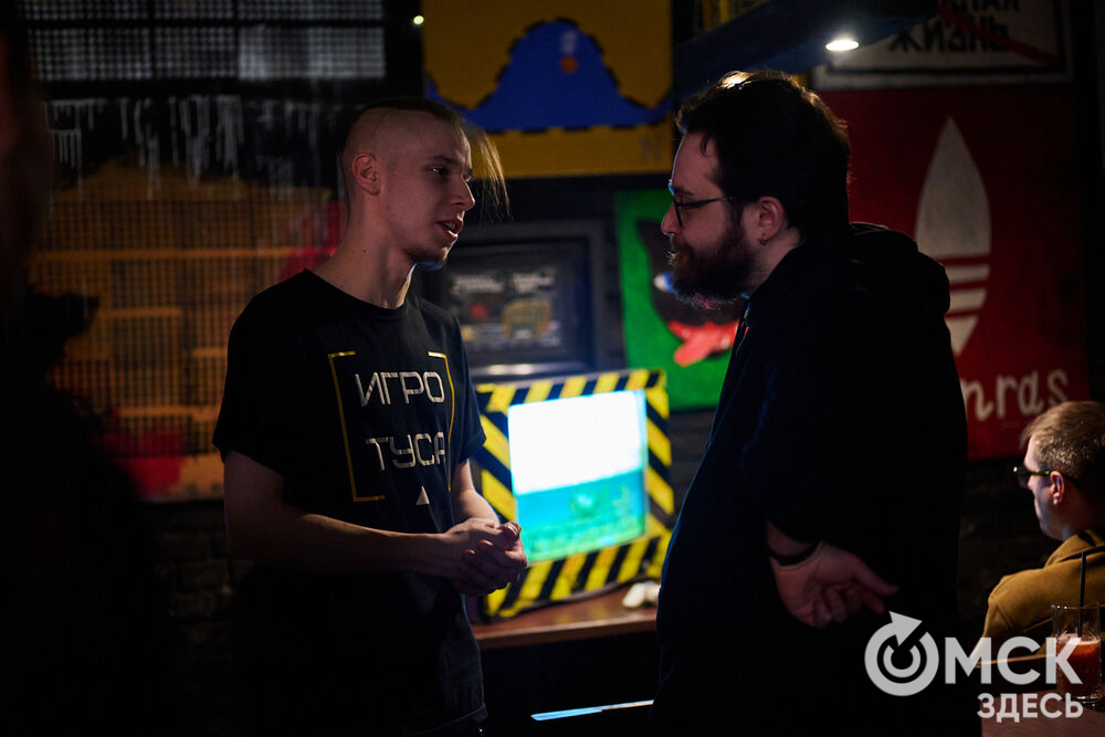 Этот сорт времяпрепровождения не про эскапизм и залипание в экран, а, наоборот, про общение, пусть и с геймпадом в руках. Фото: Илья Петров