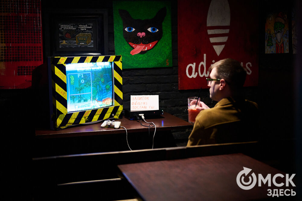 Этот сорт времяпрепровождения не про эскапизм и залипание в экран, а, наоборот, про общение, пусть и с геймпадом в руках. Фото: Илья Петров