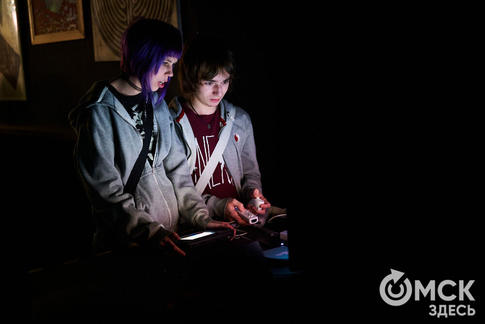 Этот сорт времяпрепровождения не про эскапизм и залипание в экран, а, наоборот, про общение, пусть и с геймпадом в руках. Фото: Илья Петров