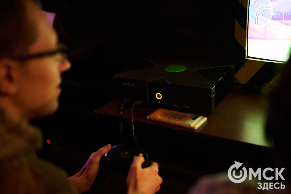 Этот сорт времяпрепровождения не про эскапизм и залипание в экран, а, наоборот, про общение, пусть и с геймпадом в руках. Фото: Илья Петров