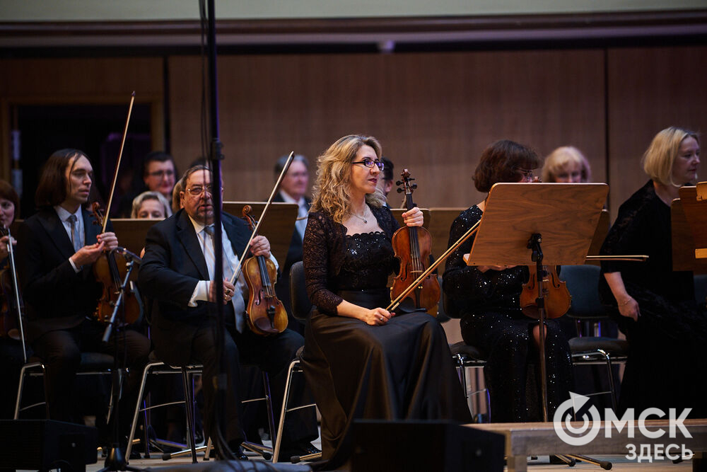 В Омске выступили один из лучших виолончелистов мира, народный артист России Александр Князев и художественный руководитель и главный дирижёр Международного симфонического оркестра "Таврический" Михаил Голиков. Вместе с Омским симфоническим оркестром они исполнили романтические шедевры русской и французской классики. Фото: Илья Петров