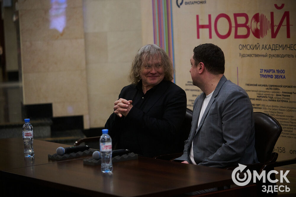 В Омске выступили один из лучших виолончелистов мира, народный артист России Александр Князев и художественный руководитель и главный дирижёр Международного симфонического оркестра "Таврический" Михаил Голиков. Вместе с Омским симфоническим оркестром они исполнили романтические шедевры русской и французской классики. Фото: Илья Петров