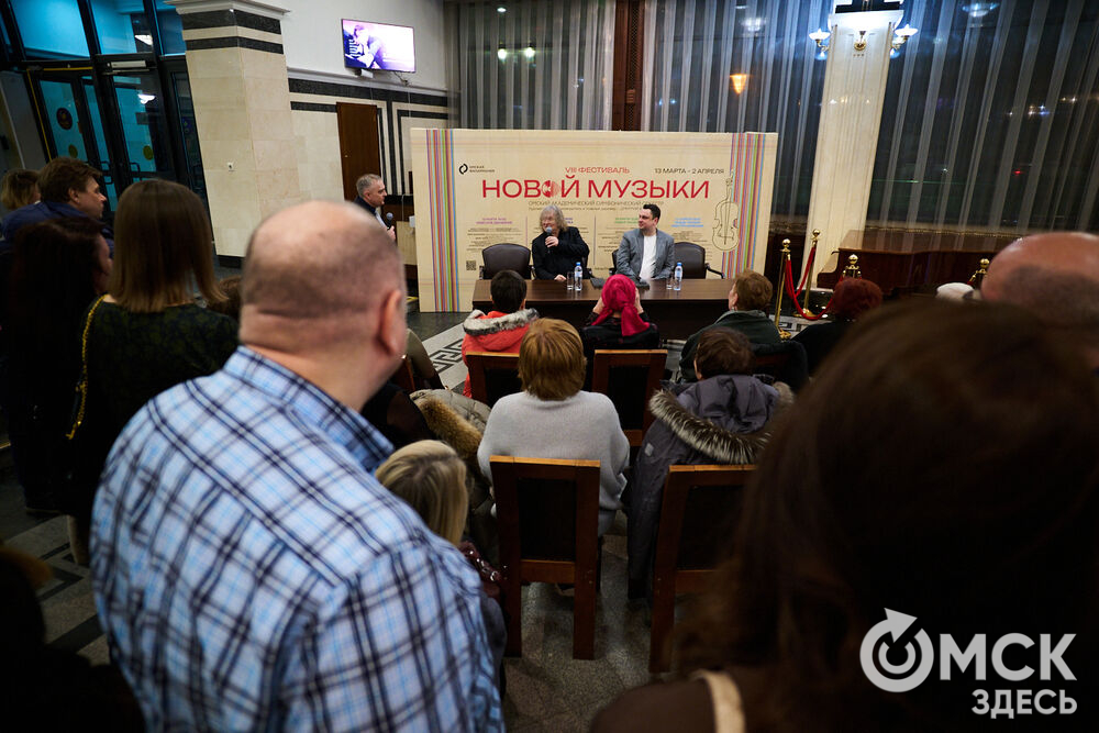 В Омске выступили один из лучших виолончелистов мира, народный артист России Александр Князев и художественный руководитель и главный дирижёр Международного симфонического оркестра "Таврический" Михаил Голиков. Вместе с Омским симфоническим оркестром они исполнили романтические шедевры русской и французской классики. Фото: Илья Петров