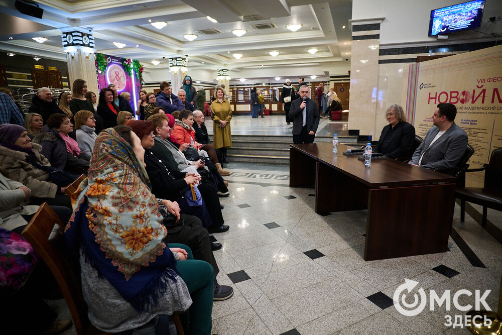 В Омске выступили один из лучших виолончелистов мира, народный артист России Александр Князев и художественный руководитель и главный дирижёр Международного симфонического оркестра "Таврический" Михаил Голиков. Вместе с Омским симфоническим оркестром они исполнили романтические шедевры русской и французской классики. Фото: Илья Петров