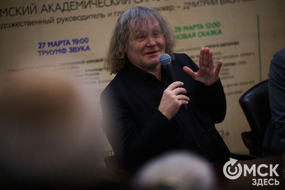 В Омске выступили один из лучших виолончелистов мира, народный артист России Александр Князев и художественный руководитель и главный дирижёр Международного симфонического оркестра "Таврический" Михаил Голиков. Вместе с Омским симфоническим оркестром они исполнили романтические шедевры русской и французской классики. Фото: Илья Петров