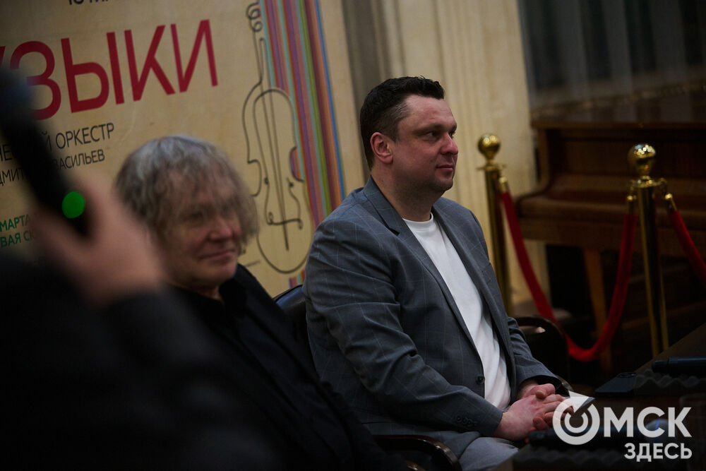 В Омске выступили один из лучших виолончелистов мира, народный артист России Александр Князев и художественный руководитель и главный дирижёр Международного симфонического оркестра "Таврический" Михаил Голиков. Вместе с Омским симфоническим оркестром они исполнили романтические шедевры русской и французской классики. Фото: Илья Петров