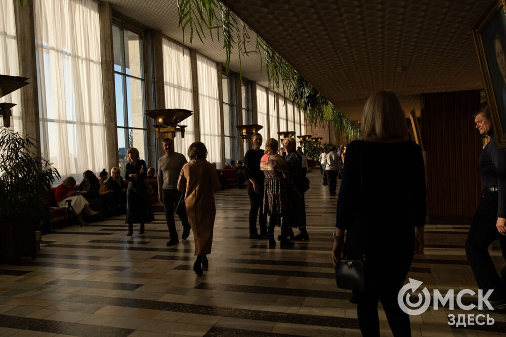 "Истории" Московского театра им. Вл. Маяковского на сцене Омского Музыкального. Открываем "Его величество Театр"