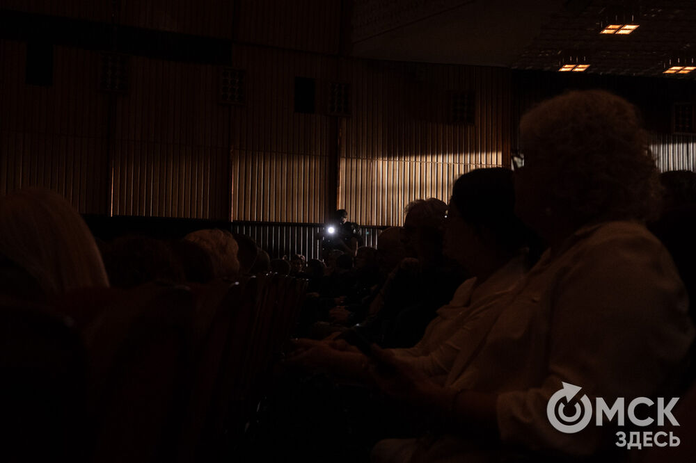 "Истории" Московского театра им. Вл. Маяковского на сцене Омского Музыкального. Открываем "Его величество Театр"