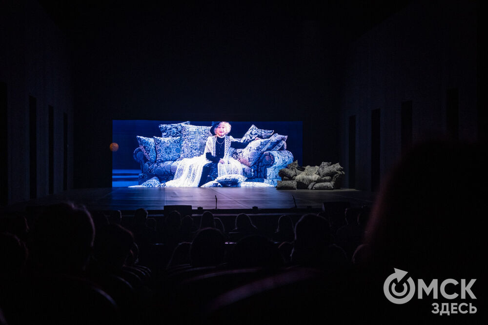 "Истории" Московского театра им. Вл. Маяковского на сцене Омского Музыкального. Открываем "Его величество Театр"