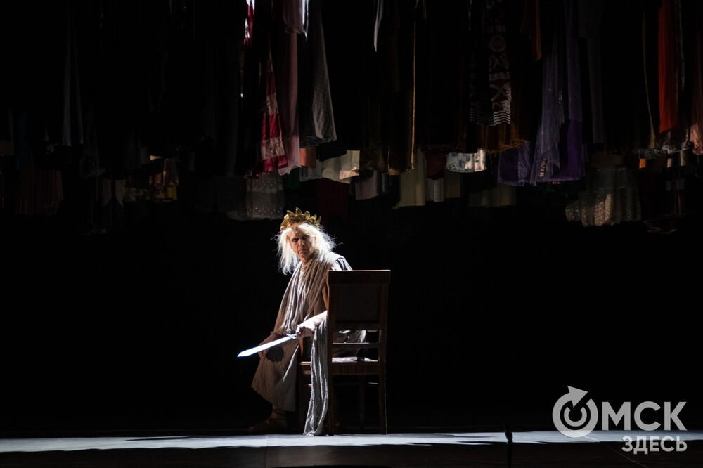 "Истории" Московского театра им. Вл. Маяковского на сцене Омского Музыкального. Открываем "Его величество Театр"