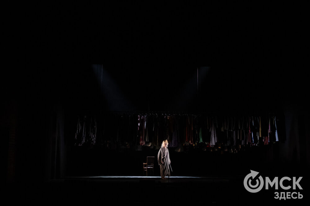 "Истории" Московского театра им. Вл. Маяковского на сцене Омского Музыкального. Открываем "Его величество Театр"