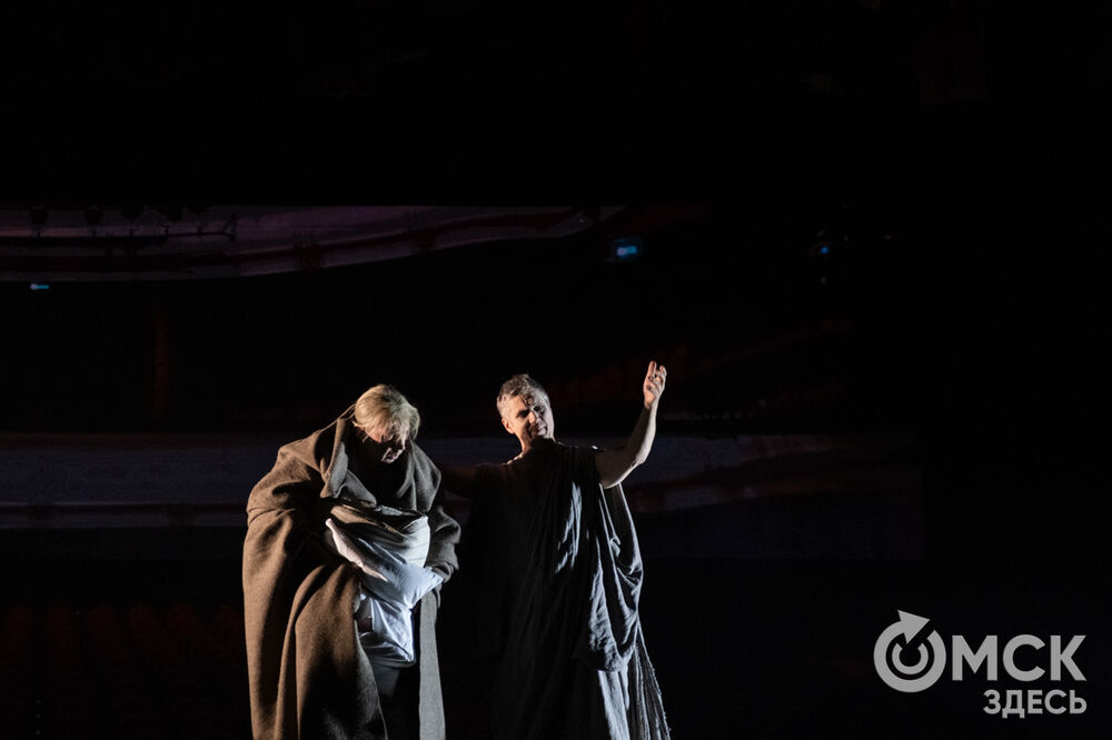 "Истории" Московского театра им. Вл. Маяковского на сцене Омского Музыкального. Открываем "Его величество Театр"