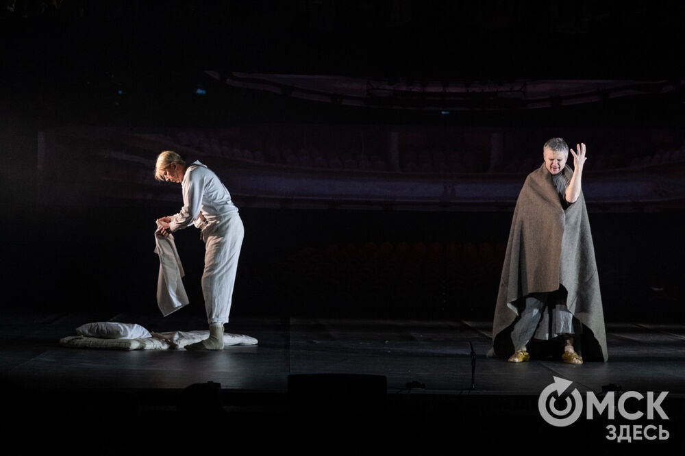 "Истории" Московского театра им. Вл. Маяковского на сцене Омского Музыкального. Открываем "Его величество Театр"