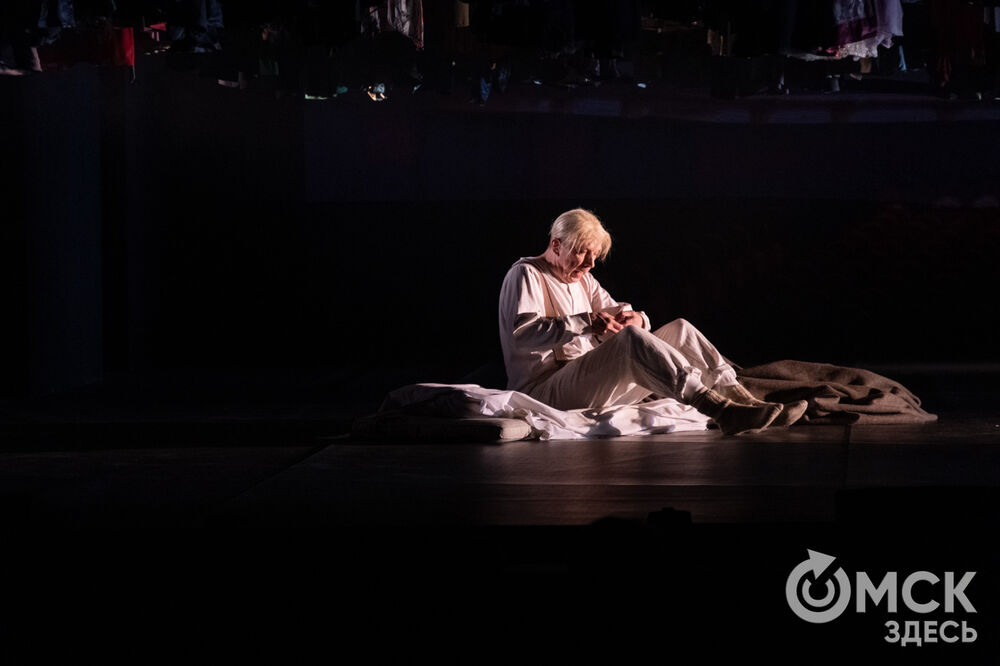 "Истории" Московского театра им. Вл. Маяковского на сцене Омского Музыкального. Открываем "Его величество Театр"