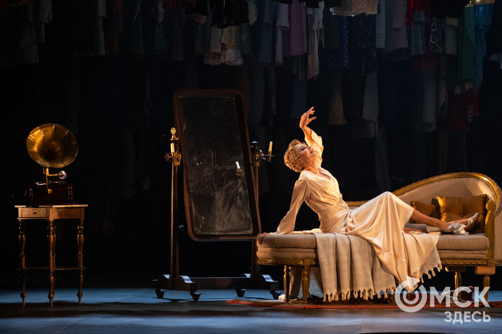 "Истории" Московского театра им. Вл. Маяковского на сцене Омского Музыкального. Открываем "Его величество Театр"