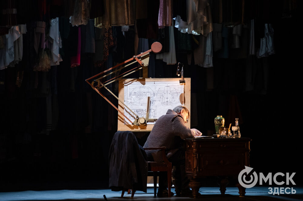 "Истории" Московского театра им. Вл. Маяковского на сцене Омского Музыкального. Открываем "Его величество Театр"