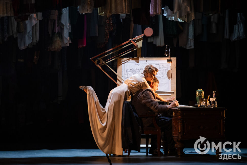 "Истории" Московского театра им. Вл. Маяковского на сцене Омского Музыкального. Открываем "Его величество Театр"