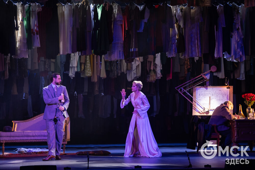 "Истории" Московского театра им. Вл. Маяковского на сцене Омского Музыкального. Открываем "Его величество Театр"