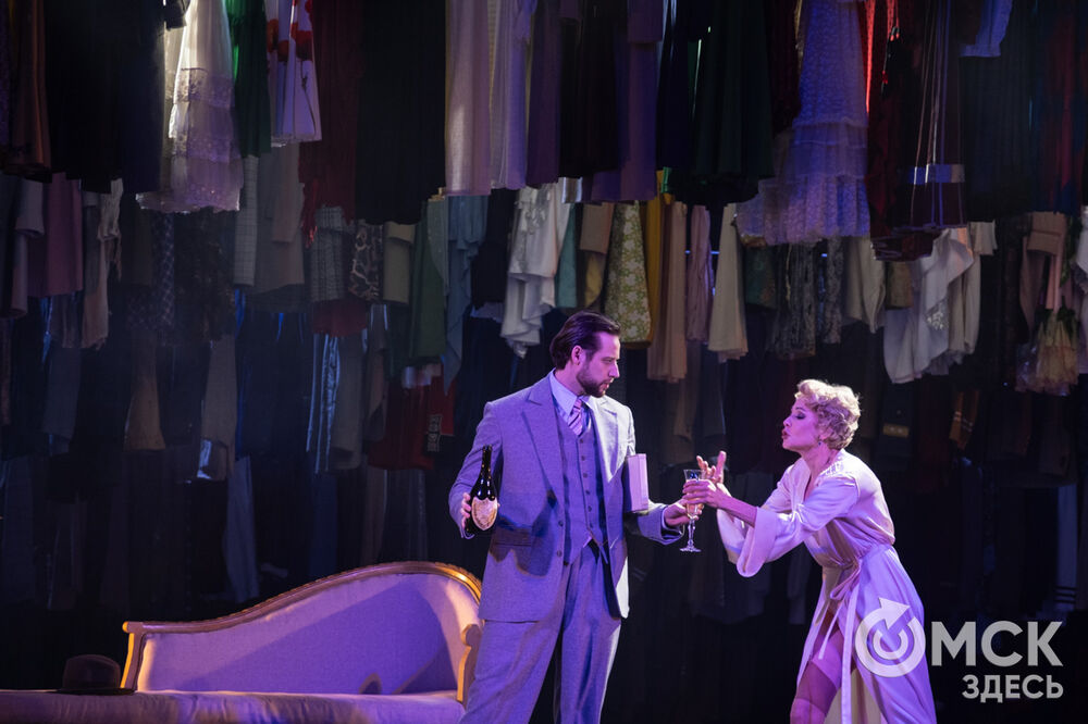 "Истории" Московского театра им. Вл. Маяковского на сцене Омского Музыкального. Открываем "Его величество Театр"