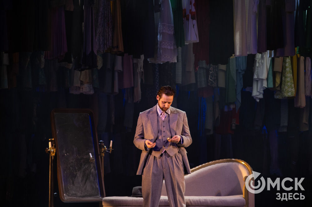 "Истории" Московского театра им. Вл. Маяковского на сцене Омского Музыкального. Открываем "Его величество Театр"