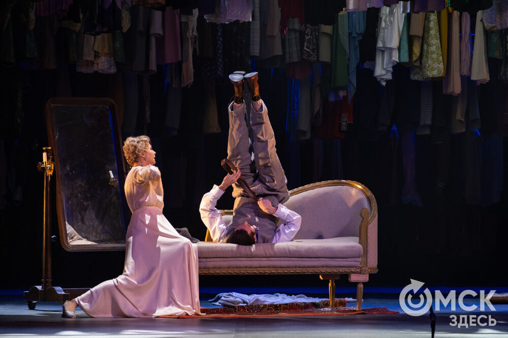 "Истории" Московского театра им. Вл. Маяковского на сцене Омского Музыкального. Открываем "Его величество Театр"