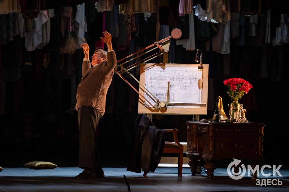 "Истории" Московского театра им. Вл. Маяковского на сцене Омского Музыкального. Открываем "Его величество Театр"