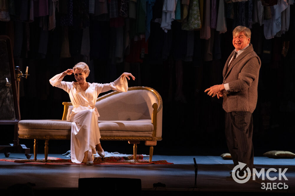 "Истории" Московского театра им. Вл. Маяковского на сцене Омского Музыкального. Открываем "Его величество Театр"