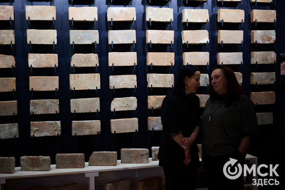 В Омской крепости состоялось открытие нового выставочного пространства под названием "Кирпич Достоевского". Фото: Илья Петров