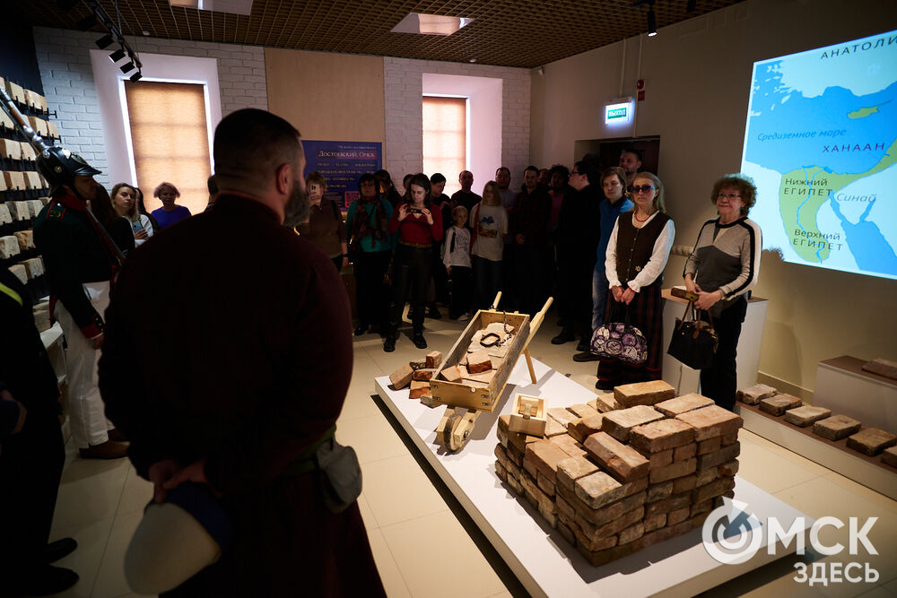 В Омской крепости состоялось открытие нового выставочного пространства под названием "Кирпич Достоевского". Фото: Илья Петров
