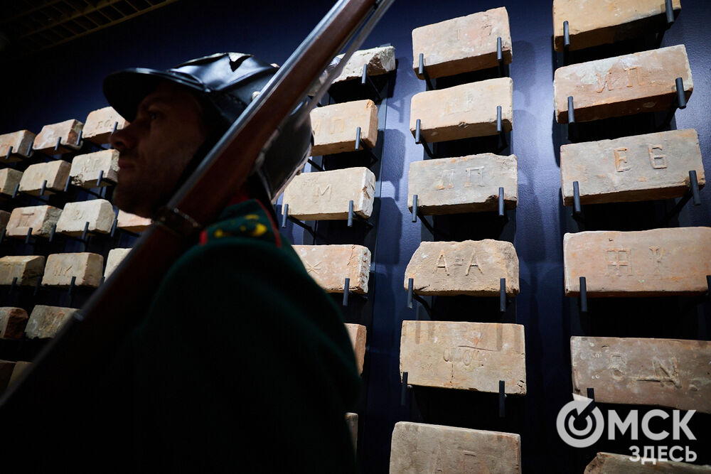 В Омской крепости состоялось открытие нового выставочного пространства под названием "Кирпич Достоевского". Фото: Илья Петров