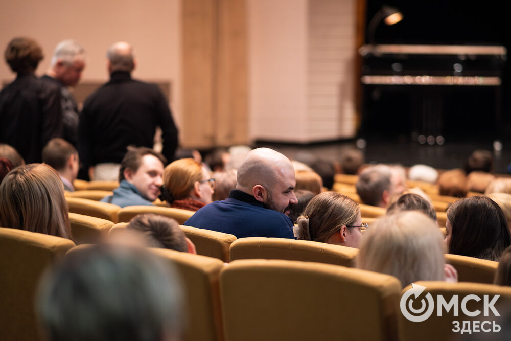 Воркутинский драматический театр имени Б.А. Мордвинова представил омскому зрителю постановку о том, чего стоило с нуля создать театр в разгар Великой Отечественной войны в условиях ГУЛАГа. Фото: Елизавета Медведева