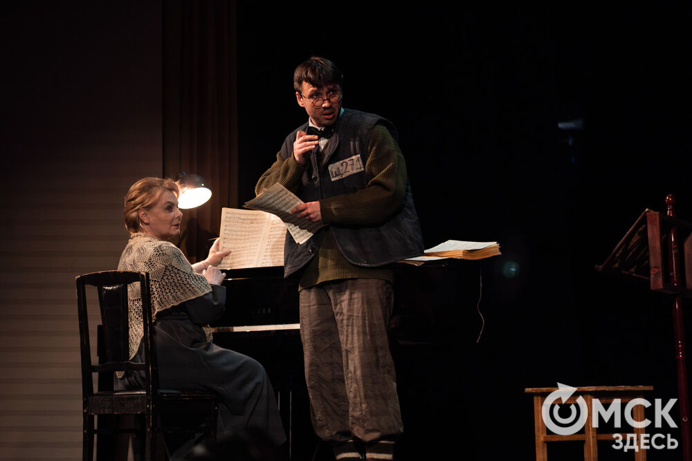 Воркутинский драматический театр имени Б.А. Мордвинова представил омскому зрителю постановку о том, чего стоило с нуля создать театр в разгар Великой Отечественной войны в условиях ГУЛАГа. Фото: Елизавета Медведева
