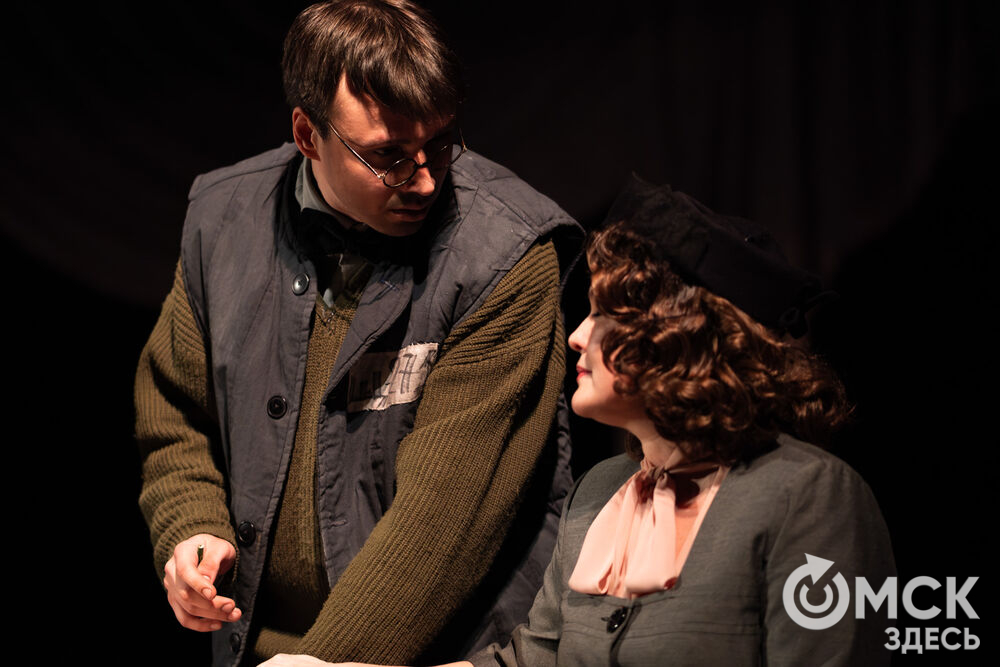 Воркутинский драматический театр имени Б.А. Мордвинова представил омскому зрителю постановку о том, чего стоило с нуля создать театр в разгар Великой Отечественной войны в условиях ГУЛАГа. Фото: Елизавета Медведева